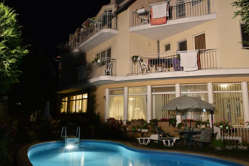 Solaris Apartments 산콘스탄틴앤헬레나 외부 사진