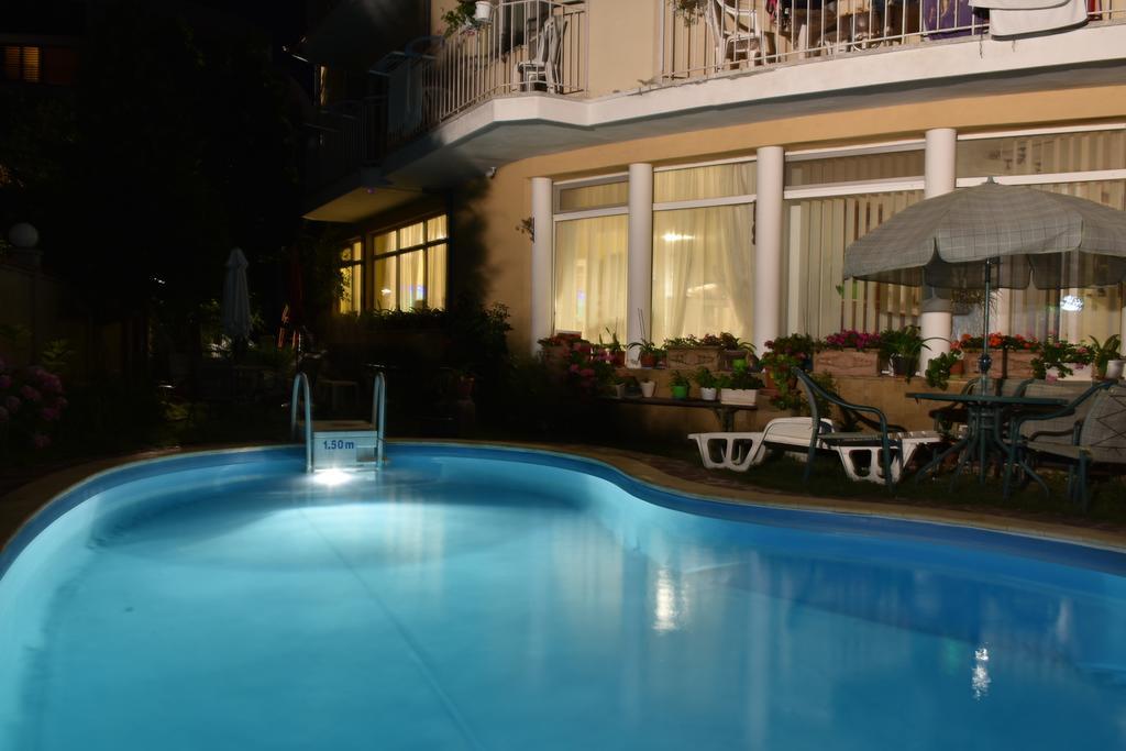 Solaris Apartments 산콘스탄틴앤헬레나 외부 사진